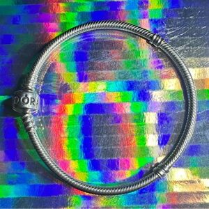 7.5” / 19cm Pandora Moments Snake Bracelet with Barrel Clasp S925 ALE Sterling